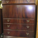 589 7404 SECRETAIRE